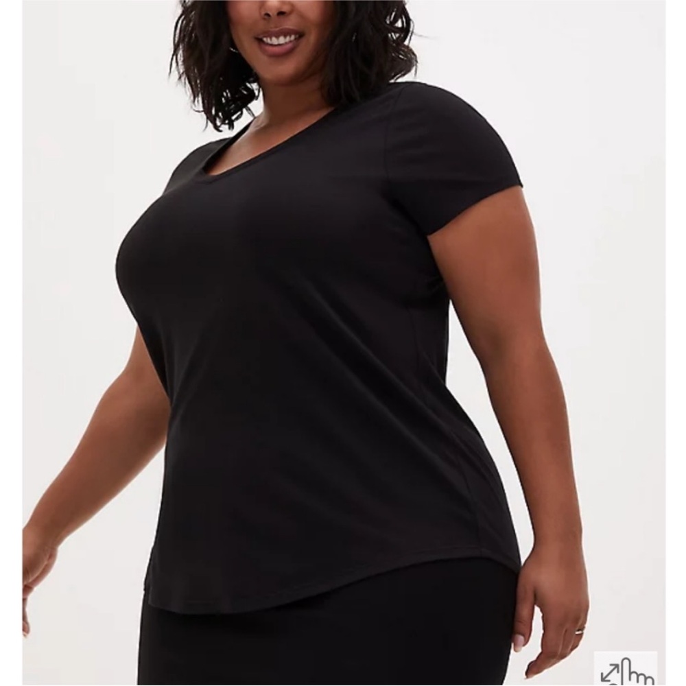 Torrid SIZE 6 super soft v neck tee